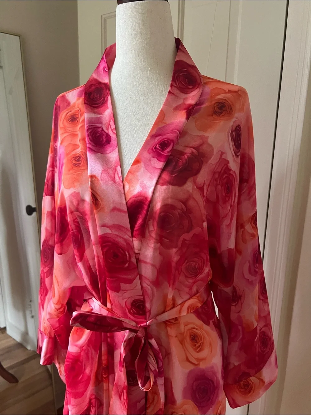 Stunning Floral Robe - Picture 2 of 4